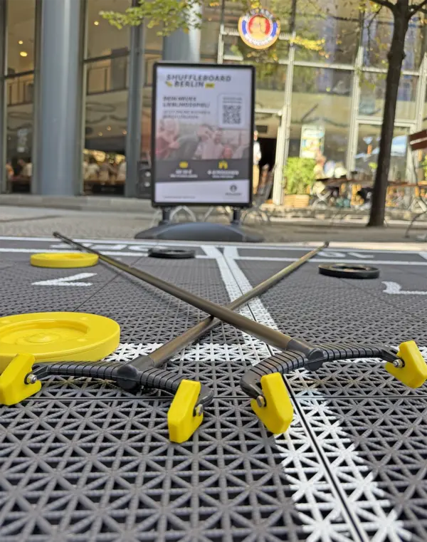 Shuffleboard am Potsdamer Platz (Paulaner Wirtshaus) – Bild 3