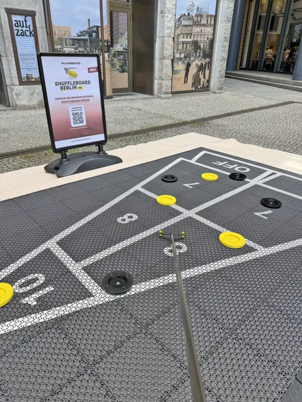 Shuffleboard am Potsdamer Platz (Paulaner Wirtshaus) – Bild 4