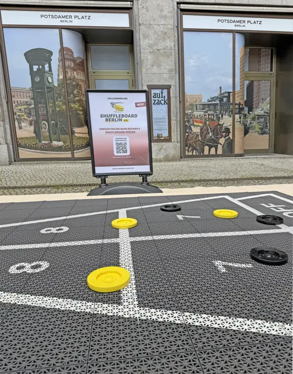 Shuffleboard am Potsdamer Platz (Paulaner Wirtshaus) – Bild 2