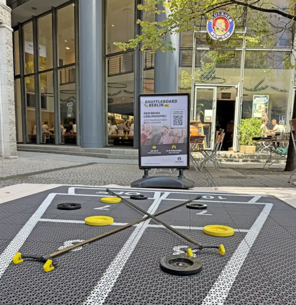 Shuffleboard am Potsdamer Platz (Paulaner Wirtshaus)